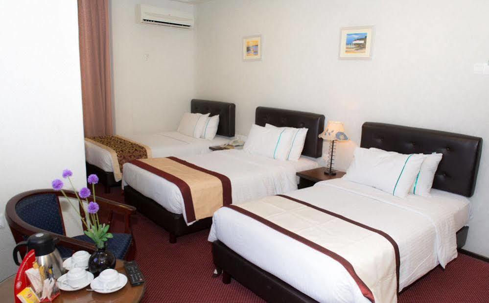 Hotel Vistaria Johor Bahru Esterno foto